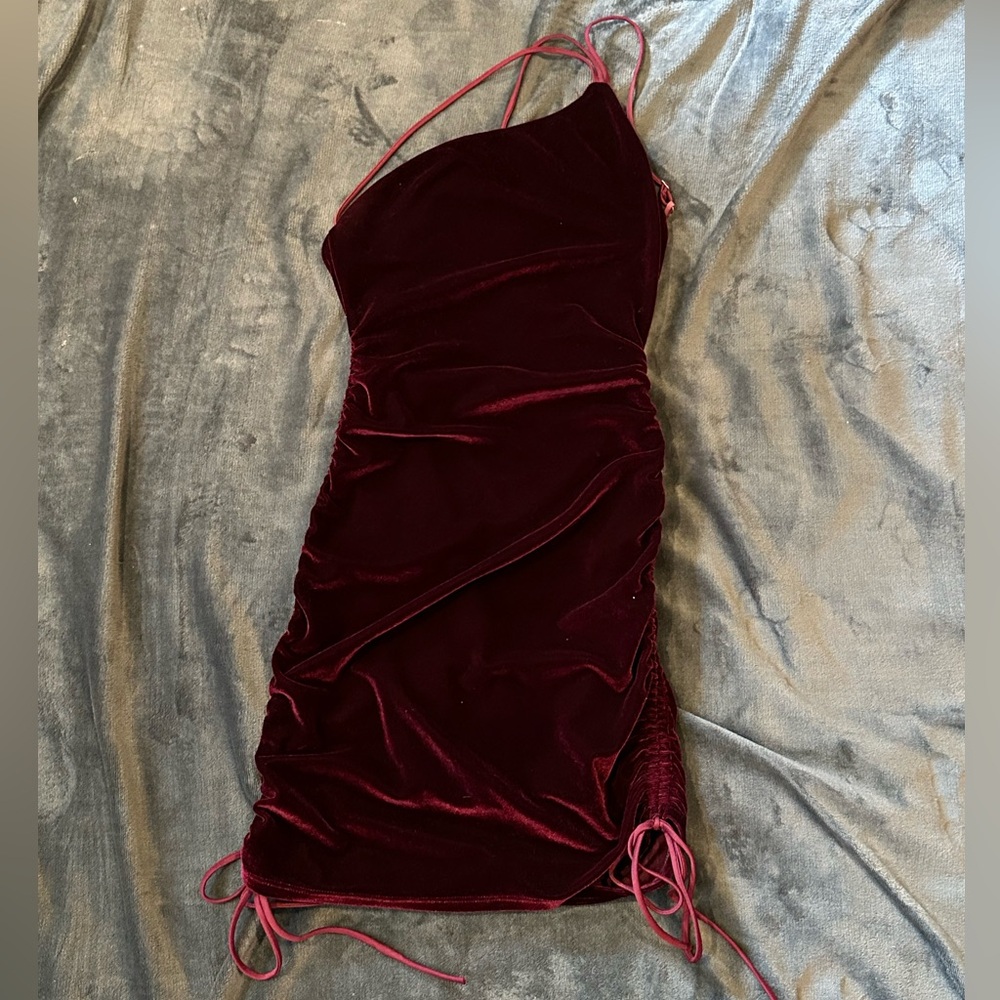 Lucy in the Sky One Shoulder Velvet Dress in Deep Red
